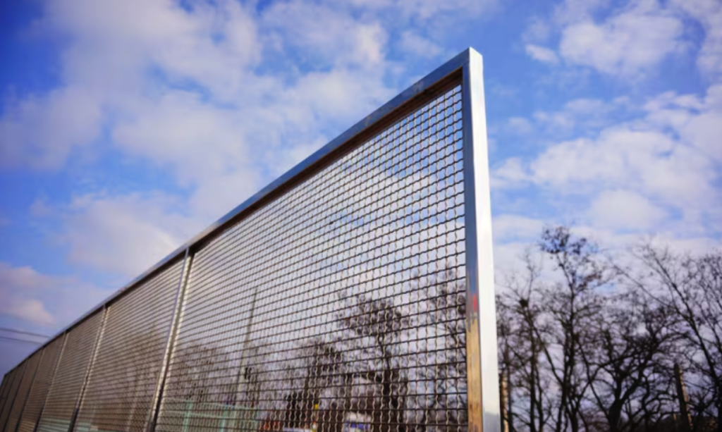 How Commercial Fences Enhance Security and Privacy for Your Business Premises